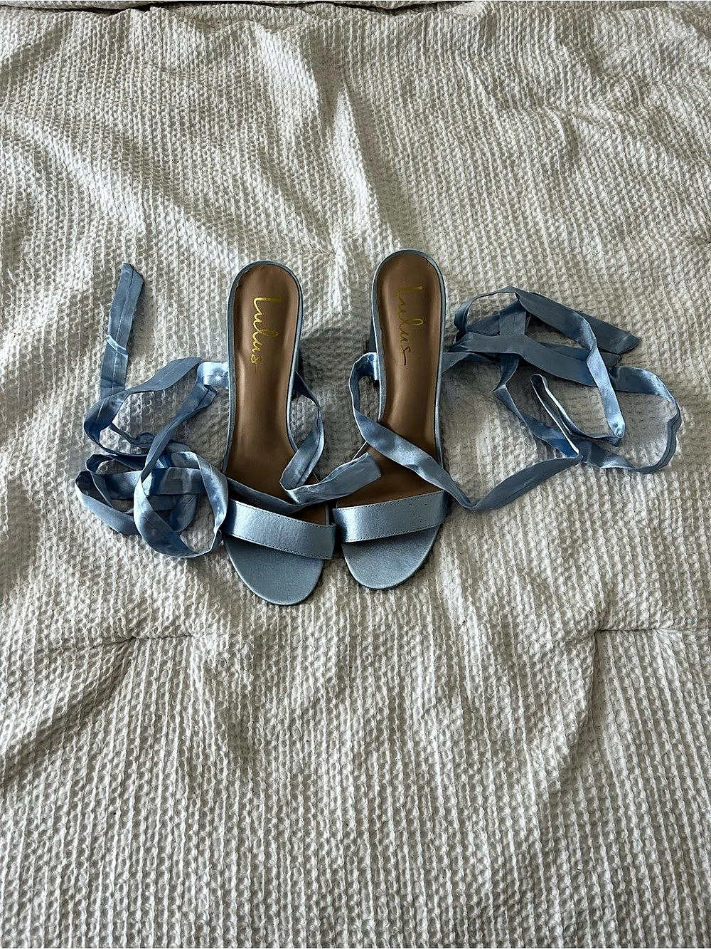 Blue Ribbon Tie Heels Like New